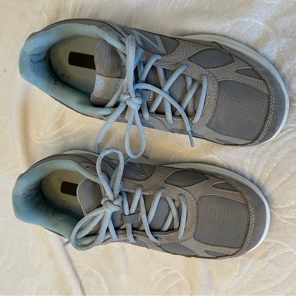 Used - New Balance Women’s Shoe 877 Silver / Grey with Blue Detail - Picture 12 of 13